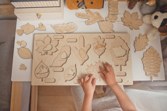Mehrschichtiges Montessori-Puzzle „Vom Baum gefallen“.