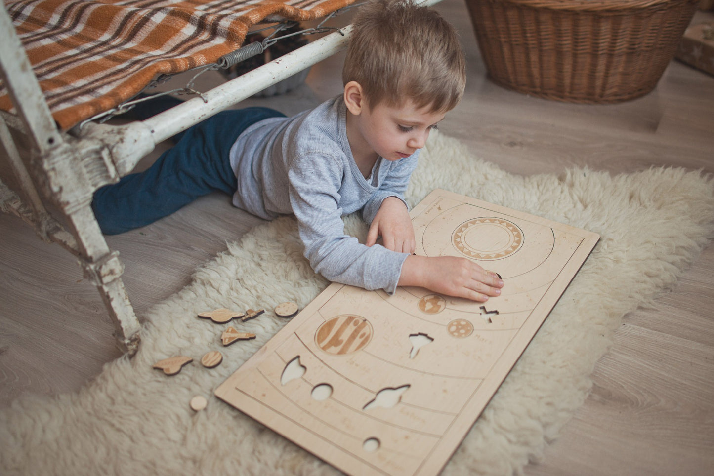 Montessori-Holzpuzzle „Alles unter der Sonne“.