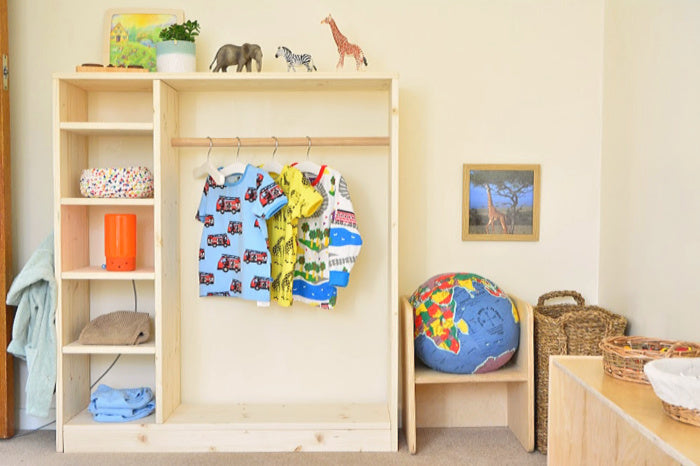 100 farbige Miniklammern aus Holz  Montessori Lernwelten - Der Shop für  Montessori Material