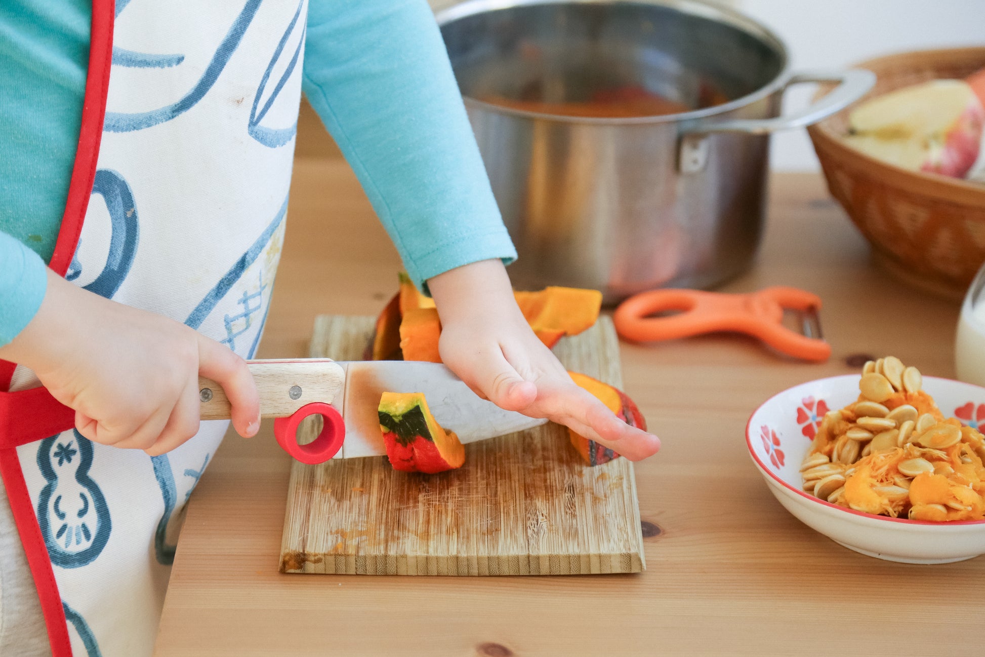 Le Petit Chef Vegetable Peeler for Children I The Montessori Room