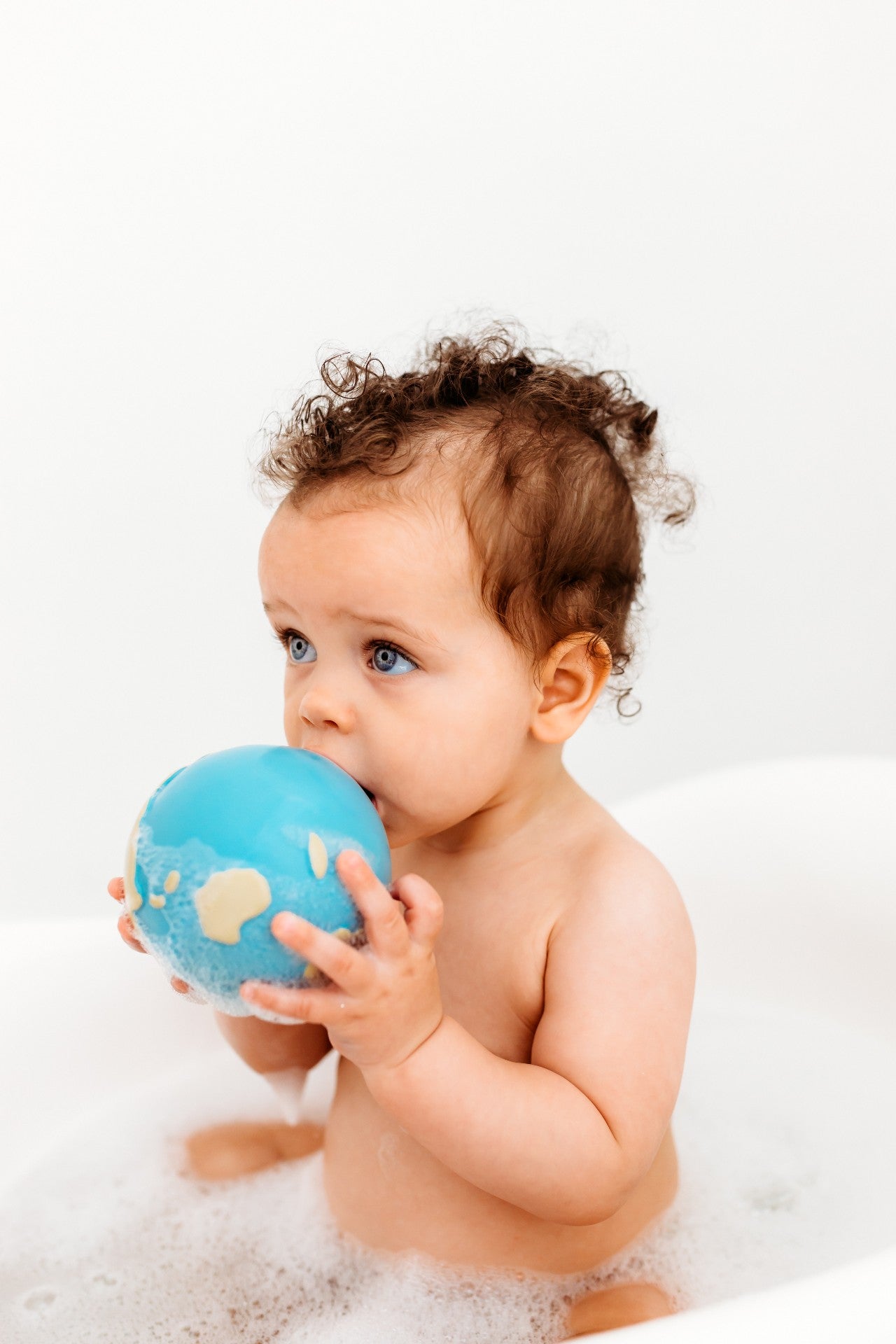 Earthy the World Ball 100% natural rubber teether and bath toy